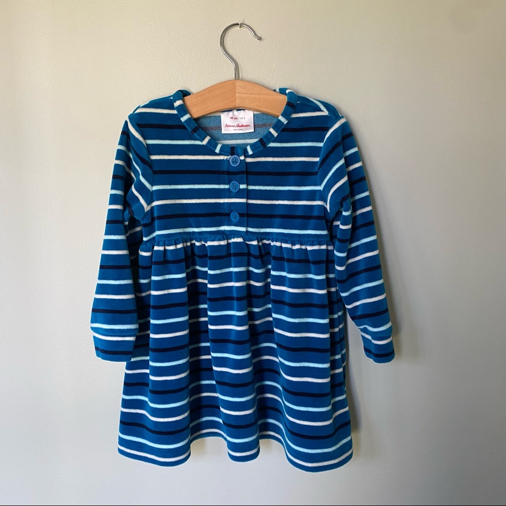 Hanna Andersson velour dress size 90 (3t). Like new, washed but never worn.